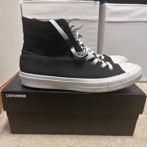 Like new women’s converse chuck taylor all star 2 (UNISEX SHOE)